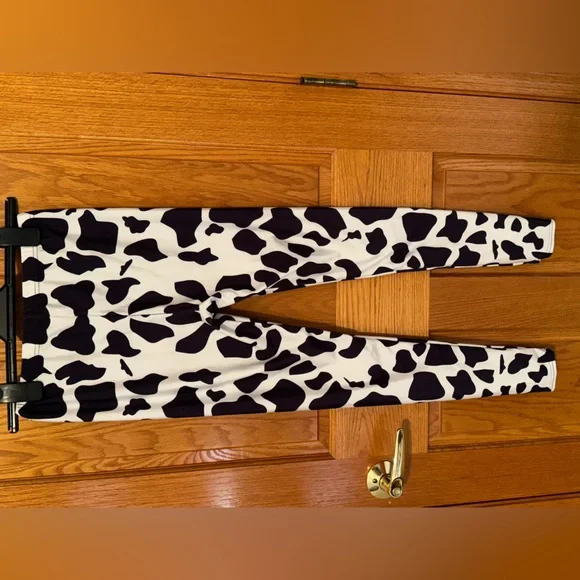Cow print leggings! - Picture 2 of 2
